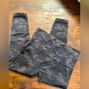 Spanx camo leggings size large collar is black, grey and dark green
